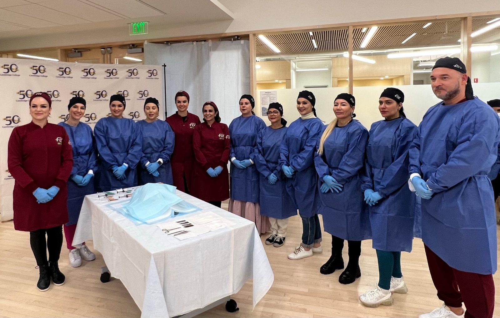 Dra. Ana Paula Alves com a turma no Cambridge College, Boston, 2023